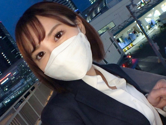 タイトスーツに短めスカートが淫靡＜OL即ハメ＞ピタピタのお仕事服を脱がせたらムッちりボディが食べ頃♡ピンクの割れ目がグー