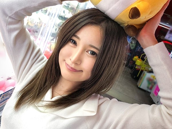 【美乳パイパン娘のホテル乱交】『もっと激しく…』無毛マ○コが硬いチ○ポに貫かれ絶叫！素人美少女がホテルで見せる本気のエロさに興奮MAX！♡