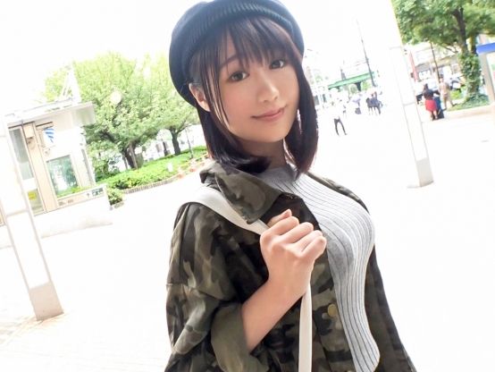 【街で見つけたギャルJD】『エッチなことしよっか？』ヘソ出しコーデのイケてる巨乳女子大生をナンパ！手マンで大噴射＆柔らかおっぱいで極上パイズリ！最高のお返しタイム！♡