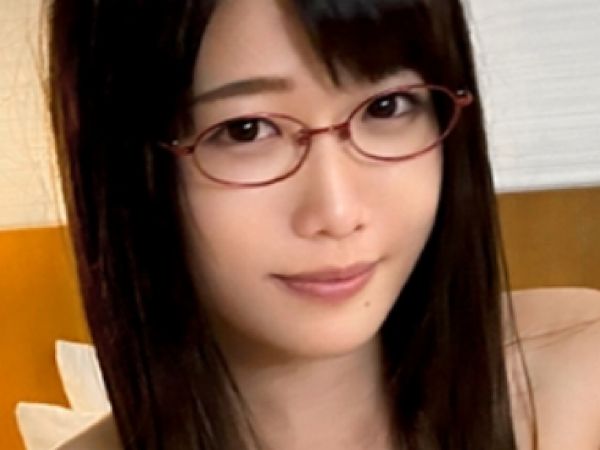 【メガネ女子の裏の顔】『やだ…そんなに…』真面目そうなメガネっ娘が巨根で激ピストン！大人しそうな見た目と裏腹に超絶エッチな身体で感じまくり♡