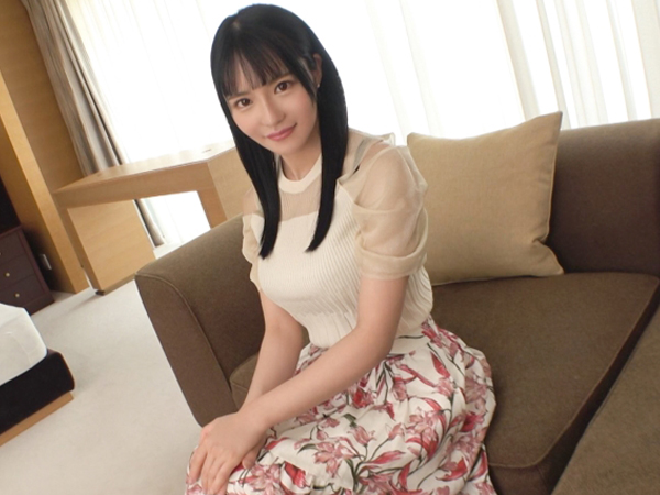 【色白美巨乳公務員】『仕事中なのに…』真面目そうな黒髪ロングのお姉さんがAVで大胆変身！デスクで激しく突かれ、巨乳を揺らしながら悶絶！！仕事を忘れて感じまくる姿がエロすぎる！！