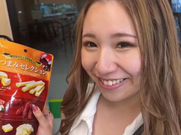 【パリピJDの危険な夜遊び】『やだ…でも気持ちいい…』露出高めなへそ出し女子大生をお持ち帰り！ガード緩すぎてホテルで簡単にエッチな気分に♡