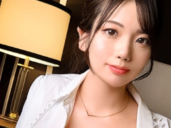 【仕事終わり即ホテル直行！変態受付嬢の痴態】『移動中でも我慢できない…』激カワ受付嬢が、恥ずかしがりながらもチンポしゃぶりたいと宣言！仕事のストレスをエロで発散する変態プレイに興奮！