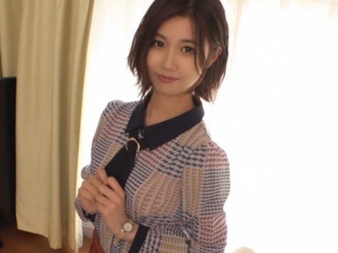 【美乳美脚のキュートガール】『気持ち良すぎる…』キレイな脚と美乳が眩しい女の子が正常位で激しく乱れる！おマンコを刺激され、チンコをしゃぶってから肉棒挿入で絶頂！！♡