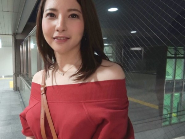 【三十路人妻の禁断火遊び】『旦那じゃ物足りない…』艶っぽい巨乳奥様が他人チンポで性欲爆発！旦那への不満を晴らすようにぱっくりマンコで快楽追求♡イケナイ関係に溺れる人妻のエロさがヤバい！