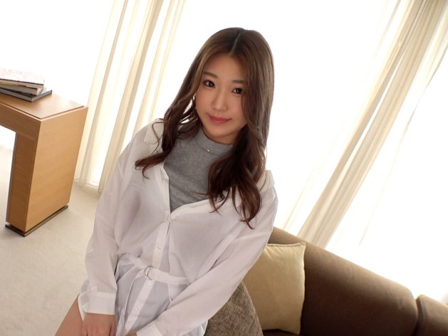 【素人】乳首ビンビンで感じる長身のお姉さん…大好きな肉棒をフェラで勃起させてパイパン使った騎乗位…♡