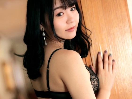 【ムチムチ巨乳お姉さんの誘惑】『触ってみる？』柔らかそうな美巨乳とエロボディにムラムラ大興奮！男をボッキさせるエロさ全開のお姉さんが、たっぷりご奉仕しちゃう！！