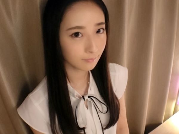 【清楚系お嬢様の初撮りSEX】超スレンダーな美少女が台所で激しく求められ、流しの上で感じまくり！体をのけ反らせてイキまくる姿は必見♥