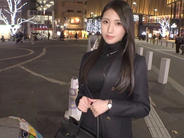 【街角ナンパ】高嶺の花なスレンダー美女をゲット！上品な見た目とは裏腹に、手マンでプシャプシャ潮吹き連発！知的美人の痴態が丸見えの激エロ映像！♡