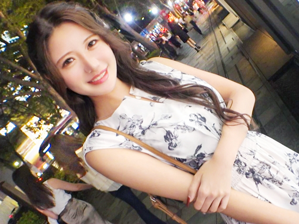 【素人ナンパ】軽く手マンしたらメス穴が潮吹き絶頂wスレンダーなお姉さんの手コキ＆フェラで肉棒がギンギンに♡