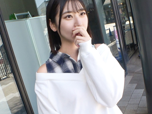【街角ナンパ成功！】色白美肌のスレンダー女子をゲット！彼氏持ちなのにNTRチンポで激ピストン！彼氏の存在を忘れさせるほど感じまくり、ウブなカラダをトロけさせる！