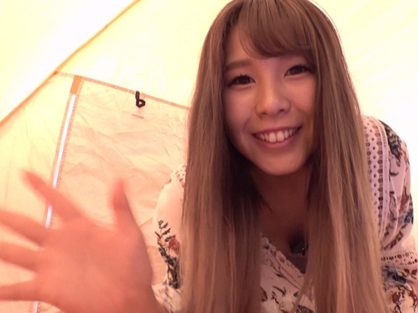 【野外テントオナニー】美乳お姉さんがテントの中でこっそり自慰！エッチな声を我慢しながらイキまくる姿がエロすぎる♡野外で感じる姿に興奮必至！