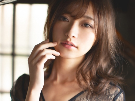 【初撮り】超絶美人なお姉さんがAVデビュー!エロティックなボディで男を誘惑、絡み合う姿にフル勃起間違いなし!セクシーなカラダと大胆なプレイで大興奮のデビュー作♡