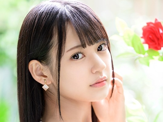 【スレンダー美少女のザーメンまみれ】『やだ…汚れちゃう…』可愛い顔を歪ませながら、ドロッとした精液を顔射されちゃう!スレンダーなボディにザーメンが光る!