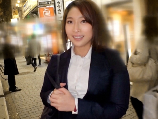 ［巨乳スーツ娘］OLさんの服を脱がすといやらしボディっ！お姉さんのおっぱいの厚みがたまりません！！