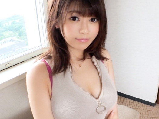 【爆乳美少女とエロい夜】『気持ち良すぎる…』キュートな笑顔とGカップおっぱいの持ち主が、騎乗位＆バックで激しく突かれて乱れまくり！おっぱい揺れまくりの濃厚セックスに悶絶必至！♡