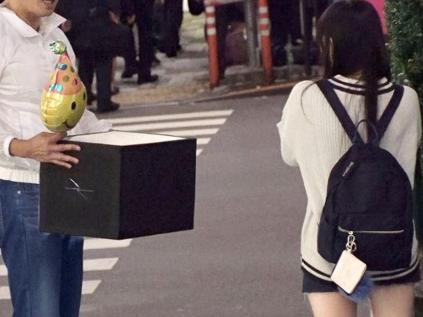 【19歳素人ホイホイ】お金に釣られてホテルIN！流れでフェラご奉仕からゴム無しガンハメSEXへ♥若さ溢れるエロボディを思う存分味わう、リアル感満載のヤリ捨て動画！