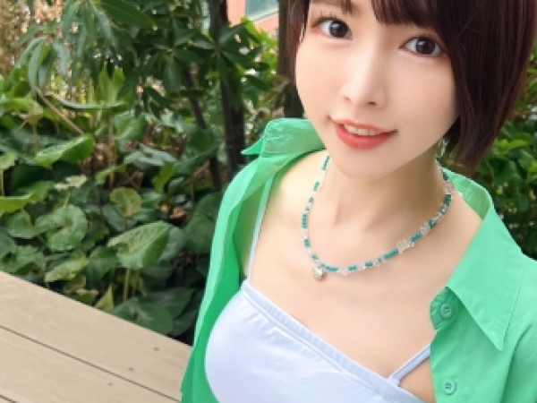 【アイドル裏事情】『ライブ後の秘密…』現役アイドルがホテルで見せる淫らな姿！ファンには見せない、チ●ポを咥え電マで痙攣イキする姿は必見！♡