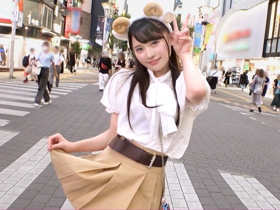 【あざと可愛いガールズバー店員をゲット】『お店では見せない本性…』ナンパした小悪魔系美少女が、実は超敏感体質！チンポを挿入した途端、甘い声で喘ぎまくるエロカワ娘♡ 店外での危険なセックス体験！