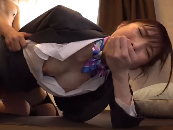 【CAの秘密の欲望】『ダメ…でも気持ちいい…』スレンダー美乳のCAが、制服のままエッチなご奉仕！膣奥でザーメンを欲しがり、声を押し殺しながらも中出しを懇願しちゃう♡