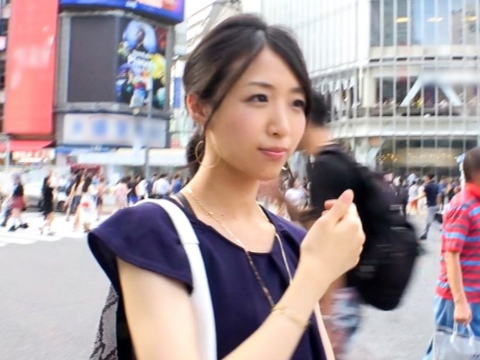 【美ボディお姉さんの密着SEX】『もっと奥まで…』スレンダーでセクシーなお姉さんが正常位で男と体を密着！敏感なオマ○コにチ○ポを挿入され、激しくピストンされながら感じまくる濃厚ファック！♡