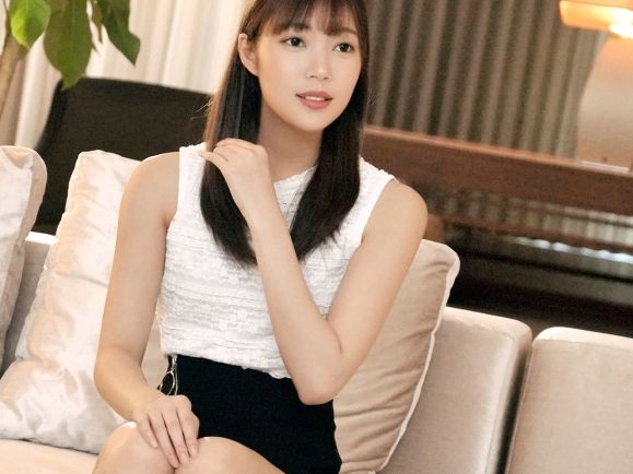 【久々セックスに悶絶】美乳お姉さん、久々のチ○ポにメロメロ♥ 騎乗位で腰振りまくり、恍惚の表情で感じまくる！久しぶりの快感に溺れるエロいお姉さん！♡