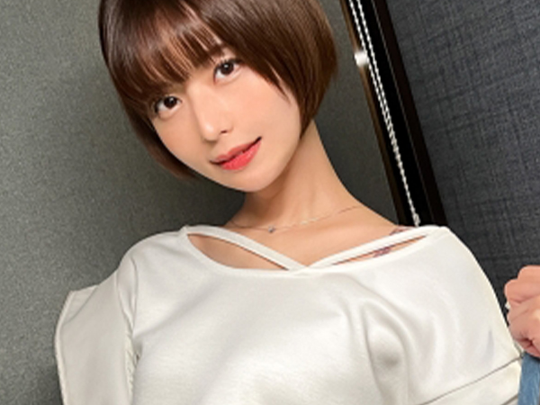 【ショートカットJDの初々しいセックス】『初めてでドキドキ…』スレンダーな女子大生が素人チ○ポをフェラして、生挿入で色んな体位を体験！ウブな反応がたまらない！♡