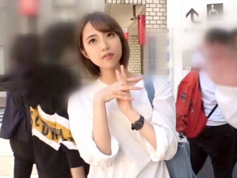 【ショートカット美少女の過激な性体験】『ダメ…出ちゃう…』キュートな女子がおマンコ激しくかき回され、ビシャビシャ潮吹き！チンコをねっとり舐め回し、濃厚フェラでご奉仕しちゃう！♡