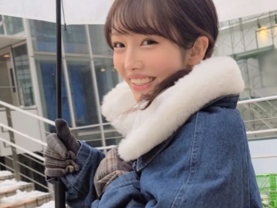 【清楚系女子の裏の顔】『誰にも言わないで…』アナウンサー系美少女が電マオナニーで本性暴露！濡れまくりのアソコにバックから激突きされ、中出しされちゃう！♡